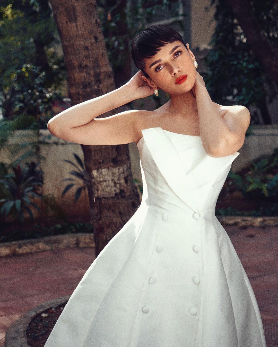 Audrey hepburn in outlet white dress