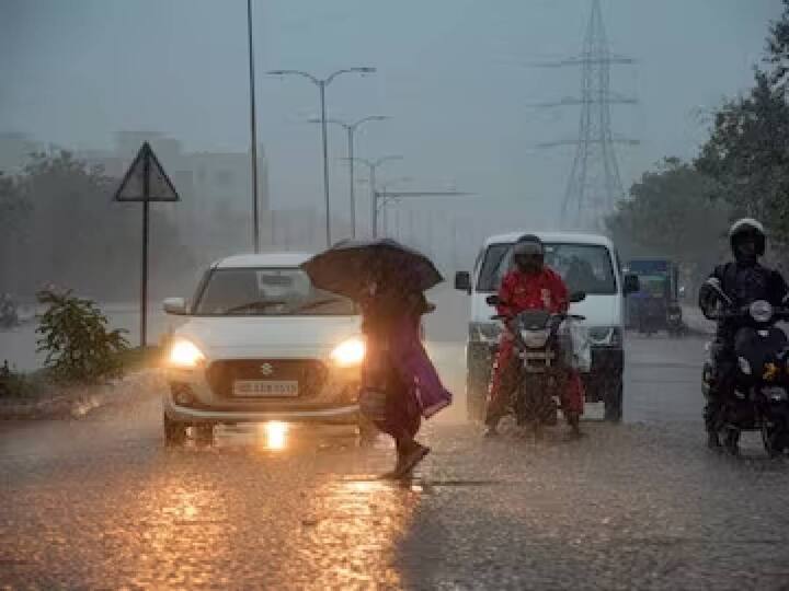 Tamil Nadu Meteorological Department said moderate rain is likely to occur in 11 districts in the next 3 hours. TN Rain Alert: மதியம் 1 மணி வரை 11 மாவட்டங்களில் மழைக்கு வாய்ப்பு.. கனமழை இருக்குமா? லேட்டஸ்ட் மழை நிலவரம் இதோ..