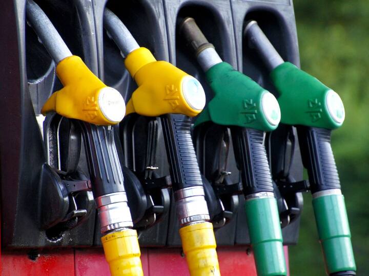 Petrol and Diesel Price Today in India 26th August 2023 Petrol and Diesel Rate Today in mumbai Delhi Bangalore Chennai Hyderabad and More Cities Petrol Diesel price In Metro Cities कुठे 107, तर कुठे 106 रुपये लिटर, नेमकं प्रकरण काय? प्रत्येक शहरात वेगळे का असतात पेट्रोल आणि डिझेलचे दर?