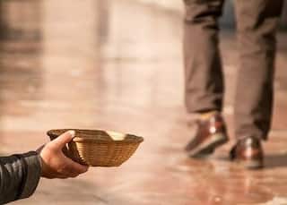 World Richest Beggar: বিশ্বের সবচেয়ে ধনী ভিখারি ! মাসে রোজগার ৬০ থেকে ৭৫ হাজার টাকা, ৭ কোটি টাকার বেশি সম্পদ