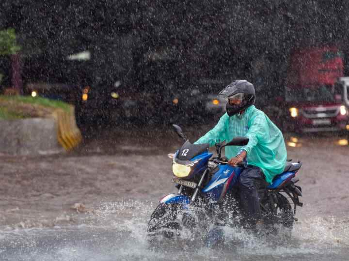 Weather Update Today: आसमान से राहत की जगह बरस रही 'आफत', भारी बारिश के बाद लोगों की बढ़ी दिक्कतें, जानें देशभर में कैसा है मौसम