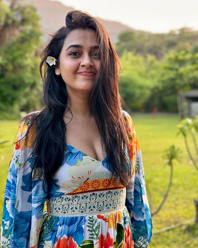 Tejasswi Prakash Pics:  ભૂતપૂર્વ બિગ બોસ વિજેતા અને ટીવી સિરિયલ સ્ટાર તેજસ્વી પ્રકાશે તાજેતરમાં ઈન્સ્ટાગ્રામ પર તેની ફની તસવીરો શેર કરી છે. જેને તેના બોયફ્રેન્ડ કરણ કુન્દ્રાએ ક્લિક કરી છે.