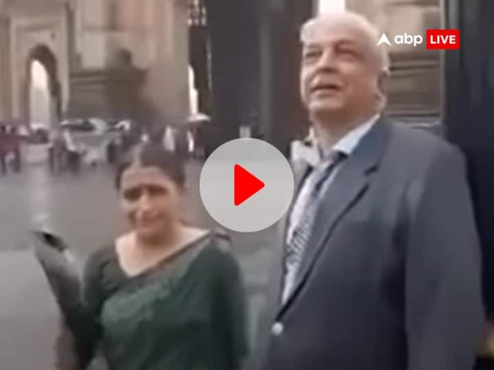 Rim jhim gire sawan viral video elderly couple recreate popular bollywood song Watch: मुंबई की बारिश में बुजुर्ग जोड़े ने रिक्रिएट किया अभिताभ बच्चन का गाना 'रिमझिम गिरे सावन', वीडियो वायरल