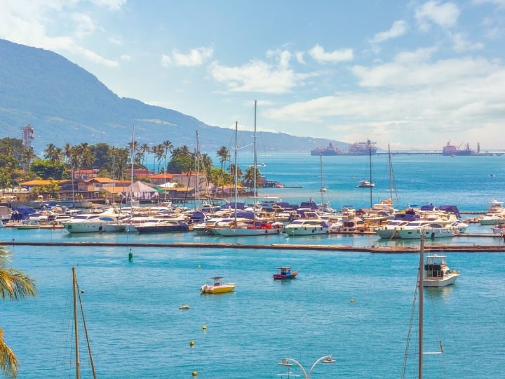 भारत में हर मामले में विविधता देखने को मिलती है. कुछ राज्य अमीर हैं और कुछ गरीब हैं. वर्ष 2021-22 में GSDP गणना के अनुसार, यहां हमने देश 10 सबसे अमीर राज्यों के बारे में बताया है.