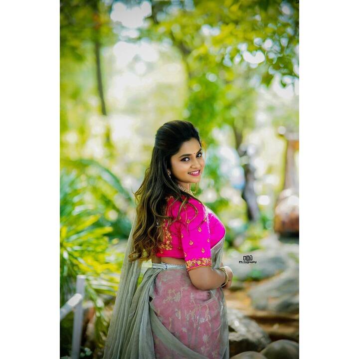 కొన్నిరోజులుగా వసుధార బొద్దుగా కనిపిస్తోంది. అయితే మొదట్లో స్టూడెంట్ క్యారెక్టర్ ఇప్పుడు లెక్చరర్ పాత్ర కావడంతో పెద్దగా కనిపించేందుకు బొద్దుగా మారి ఉండొచ్చంటున్నారు