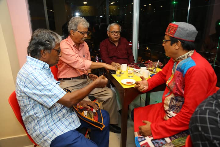 কবি, সমাজকর্মী এবং কফি হাউস সমবায় সমিতির উপদেষ্টা প্রসূন ভৌমিক বলেন, 