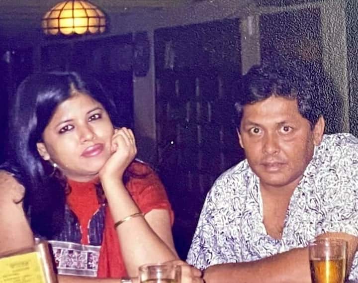 তাঁর বাবা কখনও চাননি, অভিনেতার সঙ্গে যুক্ত হন খরাজ। তবে বিয়ের পরে, নিজের মনেই ইচ্ছেকেই প্রাধান্য দিয়ে অভিনয়ে যোগ দেন খরাজ। চিনিয়ে দেন তাঁর জাত।