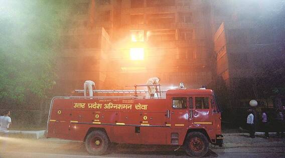 UP : लखनऊ मे शिक्षा विभाग के दफ्तर में लगी आग , लोगों ने भागकर बचायी जान | ABP Ganga