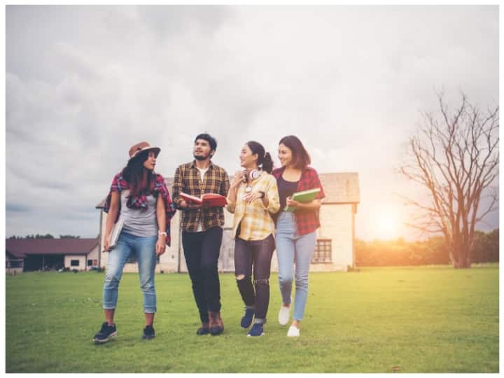 Delhi University to start classes for all semesters from 16 August summer vacation dates also announced Delhi University में इस तारीख से शुरू होंगी सभी सेमेस्टर की कक्षाएं, इन डेट्स पर होंगी छुट्टियां
