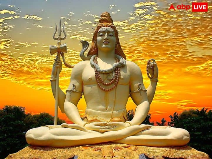 Shiva Symbols: शंकर भगवान को संहार का देवता कहा जाता है. शिव अपनी सौम्य आकृति और रौद्ररूप दोनों के लिए विख्यात हैं. सृष्टि की उत्पत्ति, स्थिति और संहार के अधिपति शिव ही हैं.