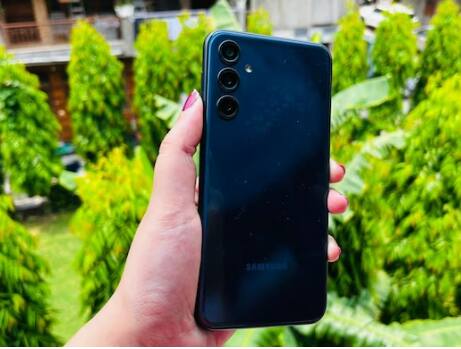Oppo 3 ਨਵੇਂ ਸਮਾਰਟਫੋਨ ਲਾਂਚ ਕਰੇਗਾ : 10 ਜੁਲਾਈ ਨੂੰ ਚੀਨੀ ਸਮਾਰਟਫੋਨ ਨਿਰਮਾਤਾ ਕੰਪਨੀ Oppo ਭਾਰਤ 'ਚ Oppo Reno 10 ਸੀਰੀਜ਼ ਦੇ ਤਹਿਤ 3 ਨਵੇਂ ਸਮਾਰਟਫੋਨ ਲਾਂਚ ਕਰੇਗੀ। ਇਸ ਸੀਰੀਜ਼ ਦੇ ਤਹਿਤ ਓਪੋ ਰੇਨੋ 10, ਓਪੋ ਰੇਨੋ 10 ਪ੍ਰੋ ਅਤੇ ਓਪੋ ਰੇਨੋ 10 ਪ੍ਰੋ ਪਲੱਸ ਸਮਾਰਟਫੋਨ ਲਾਂਚ ਕੀਤੇ ਜਾਣਗੇ। ਬੇਸ ਵੇਰੀਐਂਟ ਤੋਂ ਇਲਾਵਾ ਦੋਵਾਂ ਮਾਡਲਾਂ ਦੀ ਕੀਮਤ ਲੀਕ ਹੋ ਗਈ ਹੈ। ਲੀਕਸ ਦੇ ਮੁਤਾਬਕ, Oppo Reno 10 pro ਅਤੇ Oppo Reno 10 Pro plus ਦੀ ਕੀਮਤ ਕ੍ਰਮਵਾਰ 40,999 ਰੁਪਏ ਅਤੇ 54,999 ਰੁਪਏ ਹੋ ਸਕਦੀ ਹੈ।