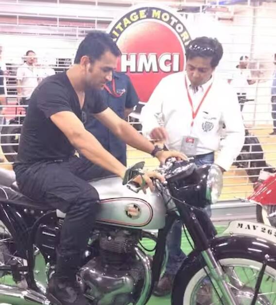 42ਵਾਂ ਜਨਮਦਿਨ ਮਨਾ ਰਹੇ ਨੇ ਧੋਨੀ, ਤਸਵੀਰਾਂ ਵਿੱਚ ਦੇਖੋ ਫਾਰਮ ਹਾਊਸ ਅਤੇ ਬਾਈਕ ਕਲੈਕਸ਼ਨ