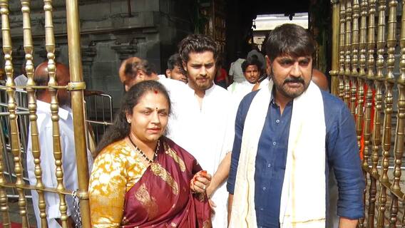 Actor Srikanth Family in Tirumala : తిరుమల శ్రీవారి సేవలో శ్రీకాంత్ కుటుంబం | ABP Desam
