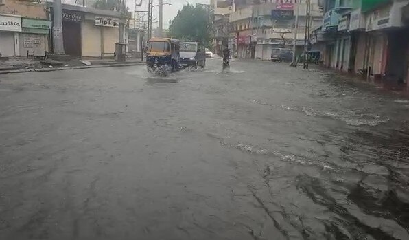 Jamnagar Rain: જામનગર શહેરમાં ધોધમાર વરસાદના પગલે જળબંબાકારની સ્થિતિ, અનેક વિસ્તારોમાં ભરાયા પાણી