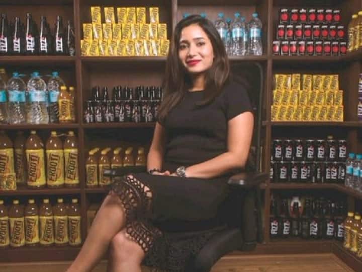 Nadia Chauhan Business: नादिया चौहान कारोबार जगत की जानी-मानी नाम हैं. उन्होंने महज 17 साल की उम्र में कारोबार ज्वॉइन किया और आज अपनी खास पहचान बना चुकी हैं...
