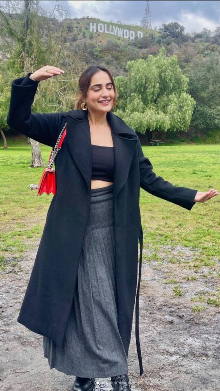 कुशा बॉलिवूडमध्येही झळकली आहे.