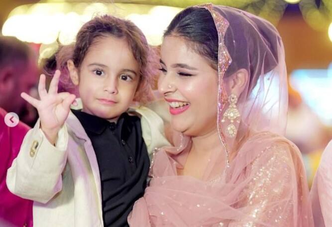 ਇਨ੍ਹਾਂ ਤਸਵੀਰਾਂ ਵਿੱਚ ਸੀਐਮ ਮਾਨ ਦੀ ਪਤਨੀ ਡਾ. ਗੁਰਪ੍ਰੀਤ ਗਿੱਪੀ ਗਰੇਵਾਲ ਦੇ ਛੋਟੇ ਪੁੱਤਰ ਗੁਰਬਾਜ਼ ਉੱਪਰ ਆਪਣਾ ਪਿਆਰ ਲੁਟਾਉਂਦੇ ਹੋਏ ਦਿਖਾਈ ਦਿੱਤੀ। ਇਨ੍ਹਾਂ ਤਸਵੀਰਾਂ ਵਿੱਚ ਉਨ੍ਹਾਂ ਦਾ ਮਸਤੀ ਭਰਿਆ ਅੰਦਾਜ਼ ਨਜ਼ਰ ਆਈਆ।