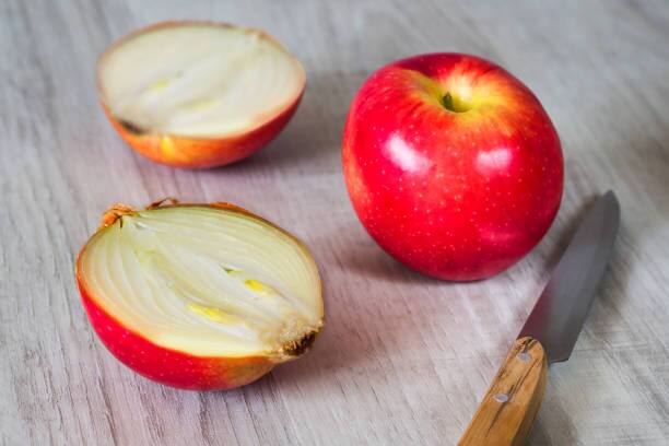 apple onion taste is same without any smell know reason of this fact तुम्हाला माहितीय? सफरचंद आणि कांदा यांची चव एकसारखी आहे, आम्ही असं का म्हणतोय 'हे' तुम्हीच वाचा...
