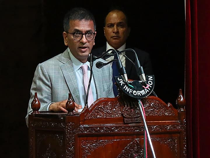 CJI DY Chandrachud recited shayari on Supreme Court Judge Krishnan Murari Farewell CJI DY Chandrachud: 'आप भी मुसाफिर, हम भी... फिर किसी मोड़ पर', जस्टिस मुरारी की फेयरवेल में CJI चंद्रचूड़ का शायराना अंदाज