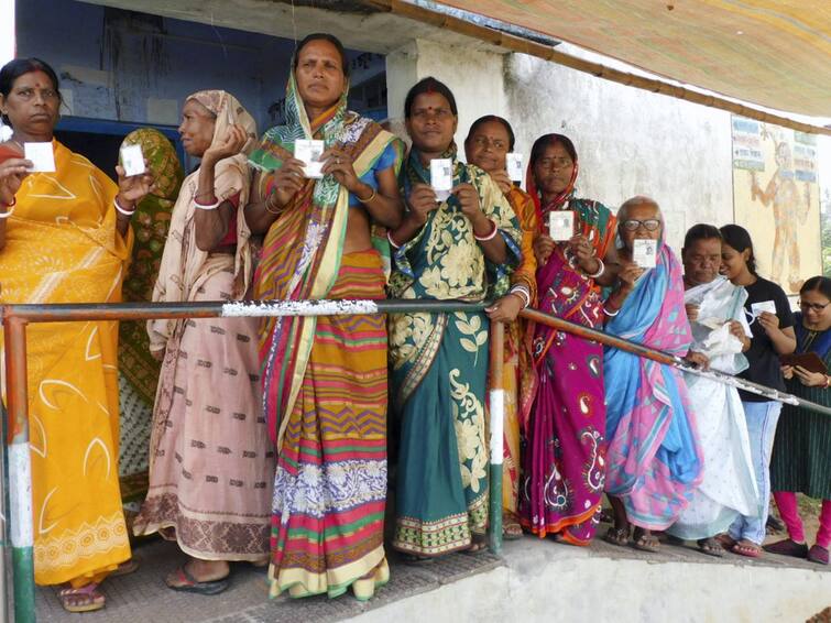 Bengal Panchayat Polls: Tight Security At Murshidabad Booth, Only 5 Allowed To Enter At A Time As Violence Continues Bengal Panchayat Polls: Tight Security At Murshidabad Booth, Only 5 Allowed To Enter At A Time As Violence Continues