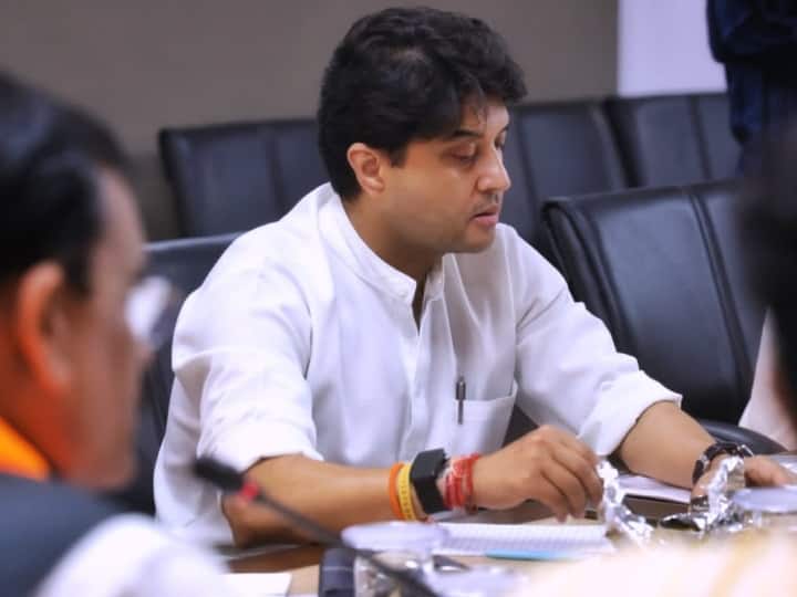 MP Politics: ज्योतिरादित्य सिंधिया ने क्यों लिखा,'Actually unlearning', क्यों हो रही है इन दो शब्दों की चर्चा Union Minister Jyotiraditya Scindia Why Wrote 'Actually unlearning', why these two words are viral MP MP Politics: ज्योतिरादित्य सिंधिया ने क्यों लिखा,'Actually unlearning', क्यों हो रही है इन दो शब्दों की चर्चा