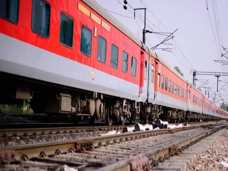Fact Check: Should Indian Railway changed 10 rules including tatkal ticket cancellation know truth Fact Check: ટિકિટ કેન્સલ કરાવવા પર મળશે 50 ટકા રિફંડ... શું રેલવેએ બદલી દીધા છે આવા 10 નિયમ ? જાણો