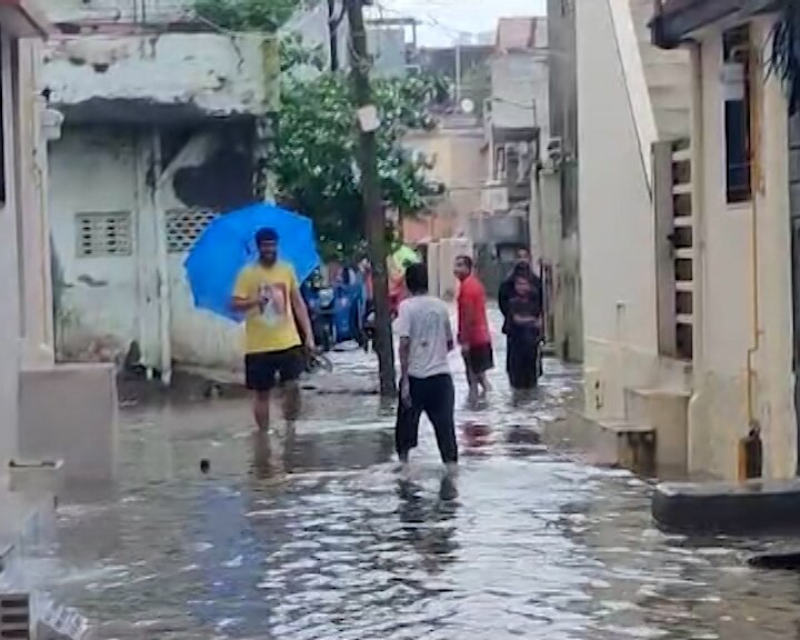 Jamnagar Rain: ભારે વરસાદથી જામનગરમાં જળબંબાકાર, ઠેર ઠેર ભરાયા ઘુંટણસમા પાણી