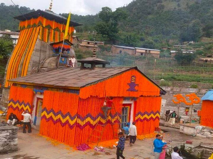 यहां शादी के लिए अगर आप अपनी बुकिंग कराना चाहते हैं तो आपके पास आधार कार्ड एक वैलिड फोन नंबर होना बहुत जरूरी है. आधार कार्ड और फोन नंबर दुल्हा और दुल्हन दोनों का लगता है, इसलिए अगर आप अपनी शादी के लिए यहां बुकिंग कराने जा रहे हैं तो ये डॉक्युमेंट्स जरूर ले जाएं.