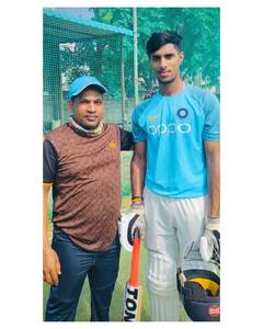 Photos: तिलक वर्मा के क्रिकेटर बनने में इस व्यक्ति ने निभाई अहम भूमिका, पहली बार में ही देख लिया था टैलेंट