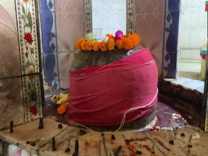 Hapur Mukteshwar Mahadev Temple implement dress code for devotees ban on ripped jeans, short dresses Hapur: 'फटी जींस, छोटे कपड़े पहनने वाले मंदिर के बाहर रहें', यूपी के इस मंदिर में भी लागू हुआ ड्रेस कोड