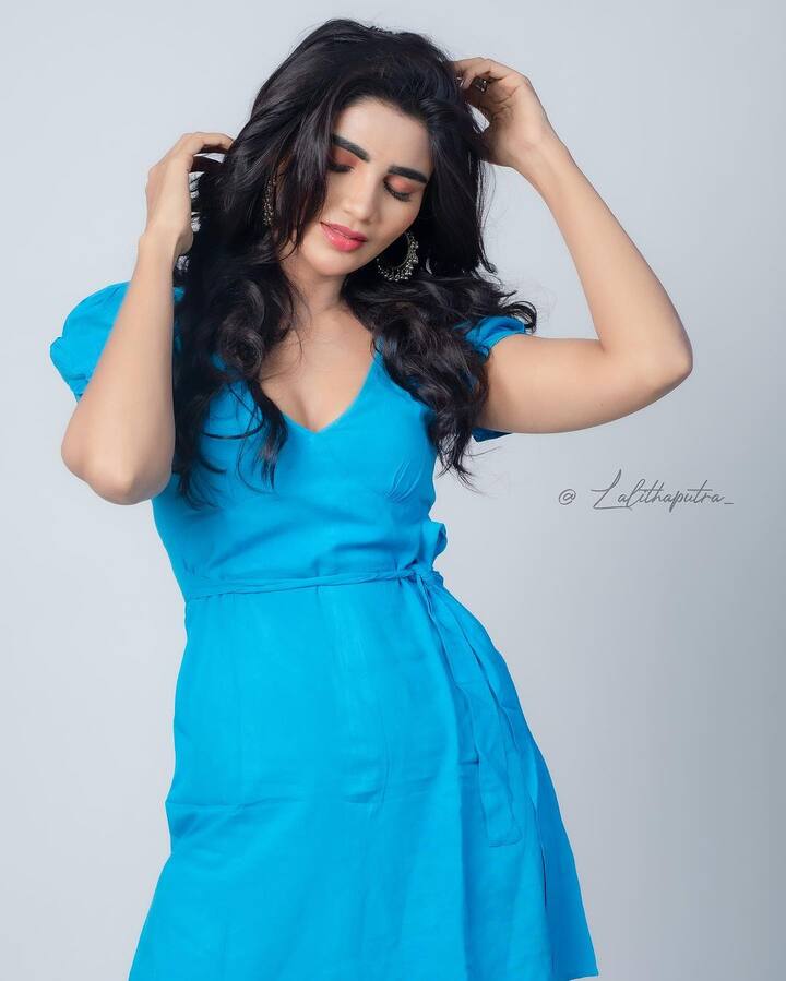 సీరియల్స్ లో చేసినప్పుడు పెద్దగా పేరు రాలేదు కానీ,  జబర్దస్త్‌లో చేశాక ఆమెకు మంచి పేరు వచ్చింది.