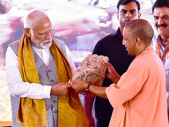 yogi adityanath praise pm narendra modi said Kashi resides in his soul PM Modi Varanasi Visit: 'पीएम मोदी की आत्मा में काशी बसती है', सीएम योगी बोले- 'यहां आने का मोह छोड़ नहीं पाते प्रधानमंत्री'