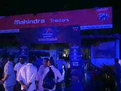 Fire Accident: கரூரில் டிராக்டர் ஷோரூமில் பயங்கர தீ விபத்து - பல லட்சம் ரூபாய் மதிப்பு பொருட்கள் சேதம்