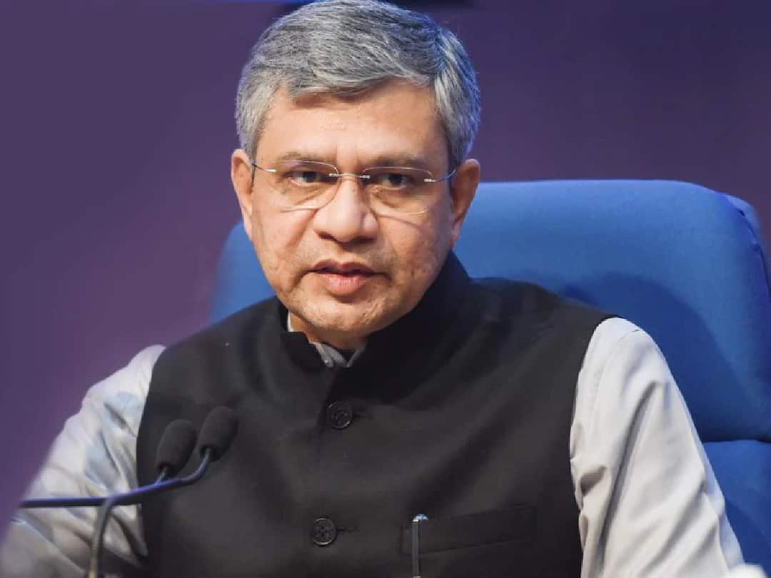 There are news schemes for Tamil Nadu Says Ministry of Railways India Ashwini Vaishnaw Ashwini Vaishnaw : இரயில் நிலையங்களை உலகதரம் வாய்ந்ததாக மாற்றும் பணி சிறப்பாக நடைபெற்று வருகிறது - மத்திய ரயில்வே அமைச்சர் உறுதி!