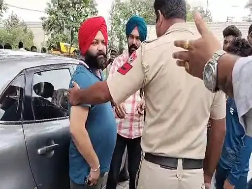 ਜਲੰਧਰ 'ਚ ਸ਼ਰਾਬੀ ਡਾਕਟਰ ਨੇ ਕੱਪੜੇ ਵੇਚਣ ਵਾਲੇ ਦੀ ਰੇਹੜੀ 'ਤੇ ਕੀਤਾ ਪਿਸ਼ਾਬ