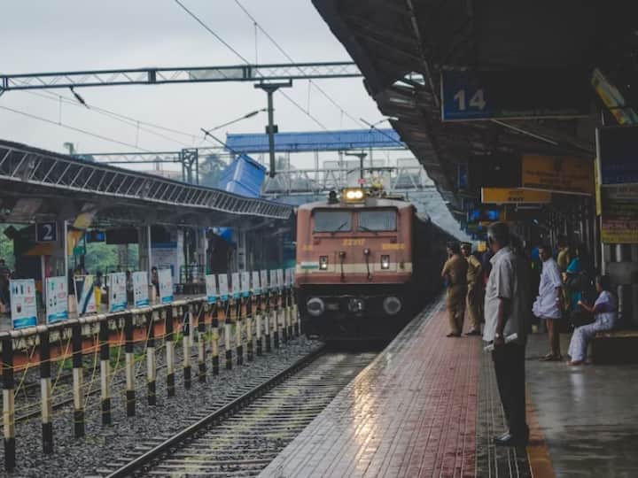 Indian Railways: रेल यात्रियों के लिए बड़ी खबर! 3.45 घंटे तक ऑनलाइन नहीं बुक कर पाएंगे टिकट; जानें टाइमिंग Rail passengers Will not be able to book tickets online for 3 45 hours know why timing others Indian Railways: रेल यात्रियों के लिए बड़ी खबर! 3.45 घंटे तक ऑनलाइन नहीं बुक कर पाएंगे टिकट; जानें टाइमिंग