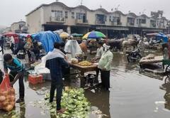Delhi Rain: ਮੀਂਹ ਨੇ ਦਿੱਲੀ 'ਚ ਕੀਤਾ ਕਹਿਰ, ਸਵੇਰੇ ਤੋਂ ਪੈ ਰਿਹਾ ਲਗਾਤਾਰ ਪੈ ਰਿਹਾ ਮੀਂਹ, ਜਾਮ ਕਰਕੇ ਪਰੇਸ਼ਾਨ ਹੋਏ ਲੋਕ, ਵੇਖੋ ਤਸਵੀਰਾਂ