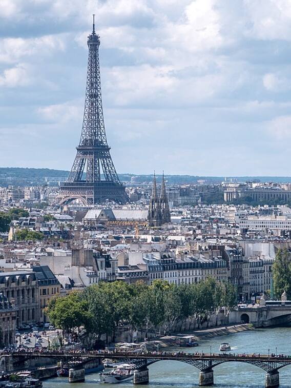 காதல் நகரம் பாரிஸில் சுற்றி பார்க்க வேண்டிய இடங்கள்