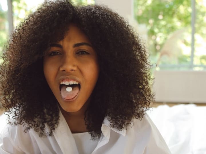 How does the tongue detect taste Why is the bitter taste delayed कभी सोचा है कड़वा स्वाद थोड़ी देर से क्यों आता है? समझिए टेस्ट को कैसे पहचानती है आपकी जीभ
