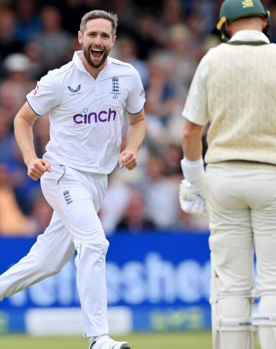 தொடக்க ஆட்டக்காரர் வார்னர் ஒரு ரன்னில் ஆட்டமிழக்க அடுத்தடுத்து வந்தவர்களும் நிலைத்து நிற்க வில்லை. இரண்டாம் நாள் முடிவில் 4 விக்கெட் இழப்பிற்கு 116 ரன்கள் எடுத்திருந்தது ஆஸ்திரேலியா. மொத்தம் 142 ரன்களுடன் முன்னிலையில் மூன்றாம் நாள் ஆட்டம் தொடங்கவிருக்கிறது.