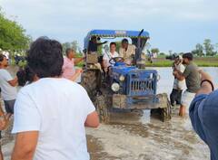 Rahul Gandhi: રાહુલ ગાંધીએ ખેતરમાં ચલાવ્યું ટ્રેક્ટર, ડાંગરની કરી રોપણી, જુઓ તસવીરો