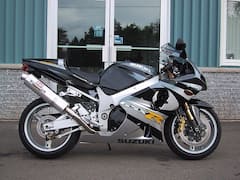 Best Bikes for Rainy Season: भीगी सड़कों के लिए बेस्ट हैं ये स्पोर्ट्स बाइक्स, राइडिंग करने में आएगा का मजा