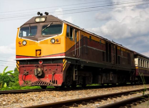 ਭਾਰਤੀ ਰੇਲਵੇ ਨੇ ਇਸ ਮਾਮਲੇ 'ਚ ਕੁਝ ਨਿਯਮ ਬਣਾਏ ਹਨ। ਜੇਕਰ ਤੁਸੀਂ ਵੀ ਟ੍ਰੇਨ ਵਿੱਚ ਸਫਰ ਕਰ ਰਹੇ ਹੋ ਅਤੇ ਤੁਹਾਡਾ ਇੱਕ ਛੋਟਾ ਬੱਚਾ ਹੈ ਤਾਂ ਇਹ ਲੇਖ ਤੁਹਾਡੇ ਲਈ ਮਹੱਤਵਪੂਰਨ ਹੋ ਸਕਦਾ ਹੈ।