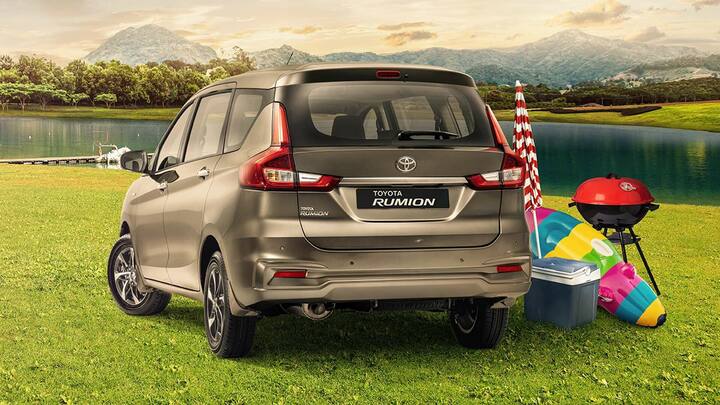 टोयोटा रुमियन के इंजन की बात करें तो अर्टिगा वाला ही 1.5L पेट्रोल इंजन दिया जाएगा, यह इंजन 103bhp पॉवर और 137 Nm टॉर्क जनरेट करने में सक्षम है. साथ ही इसमें 5-स्पीड मैनुअल और 6-स्पीड टॉर्क कनवर्टर ऑटोमेटिक ट्रांसमिशन मिलेगा. सीएनजी का भी ऑप्शन मिल सकता है.