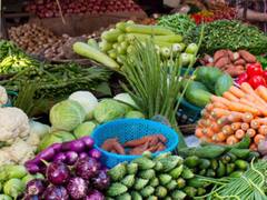 Vegetables Price: தக்காளிக்கு டஃப் கொடுக்கும் சின்ன வெங்காயம் விலை.. இன்றைய காய்கறிகள் விலை நிலவரம் தெரிஞ்சிகோங்க..!