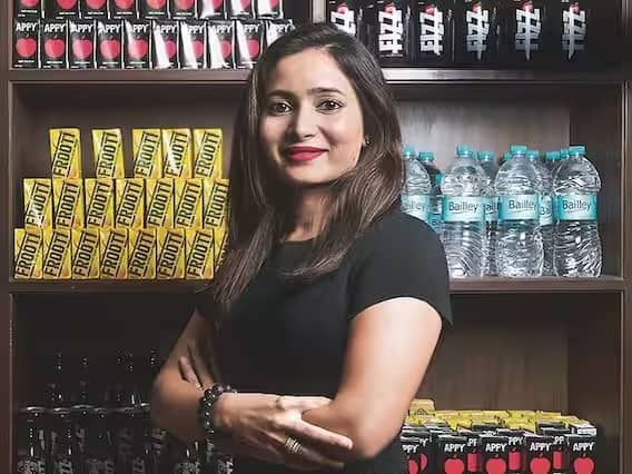 Photos: In just 17 years, he took over the business and made Hruti a brand worth thousands of crores Photos: In just 17 years, he took over the business and made Hruti a brand worth thousands of crores