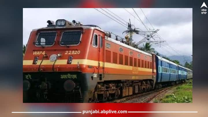 Kids In Train: ਹਾਲ ਹੀ 'ਚ ਕੁਝ ਖਬਰਾਂ ਲੋਕਾਂ 'ਚ ਘੁੰਮ ਰਹੀਆਂ ਸਨ ਕਿ 5 ਸਾਲ ਤੋਂ ਘੱਟ ਉਮਰ ਦੇ ਬੱਚਿਆਂ ਲਈ ਟਰੇਨ 'ਚ ਸਫਰ ਕਰਨ ਲਈ ਟਿਕਟ ਬੁੱਕ ਕਰਨਾ ਲਾਜ਼ਮੀ ਹੋਵੇਗਾ। ਅਜਿਹੇ 'ਚ ਆਓ ਜਾਣਦੇ ਹਾਂ ਇਸ ਸਬੰਧ 'ਚ ਰੇਲਵੇ ਦੇ ਕੀ ਨਿਯਮ ਹਨ।