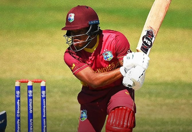 8 வது விக்கெட்டாக களமிறங்கிய கீசி கார்ட்டி அதிரடியாக ஆடி ரன்களை சேர்த்தார்