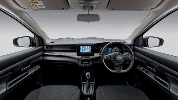 टोयोटा रुमियन के इंटीरियर की बात करें तो ज्यादा कुछ बदलाव होगा ऐसी उम्मीद नहीं है.