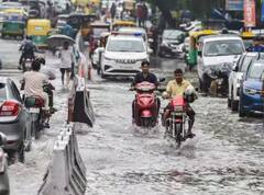 Delhi Rain: ભારે વરસાદના કારણે દિલ્હી પાણી-પાણી, કલાકો સુધી ટ્રાફિકમાં ફસાયા લોકો, જુઓ તસવીરો